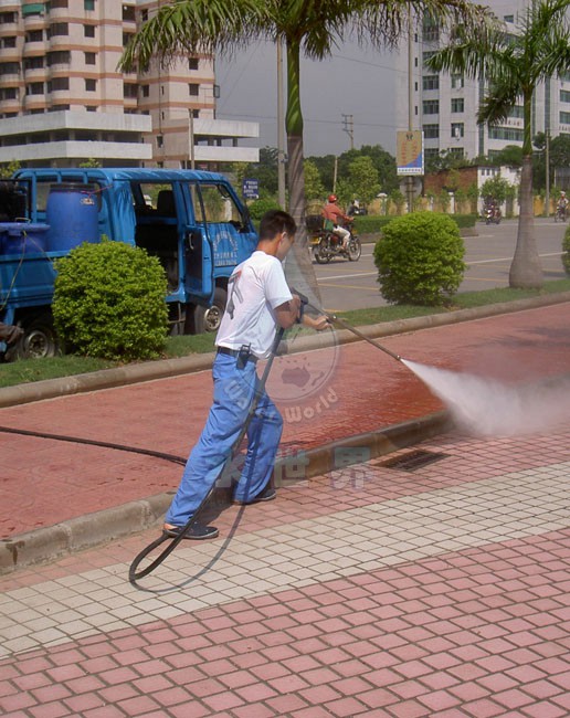 Outdoor square cleaning
